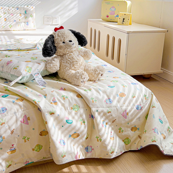 91家纺网 家纺一手货源 找家纺 十九色 2025新款全棉13372ins儿童夏被 好多鱼