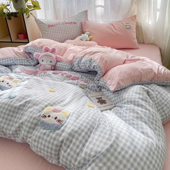 91家纺网 家纺一手货源 找家纺 雨帆家纺 2025新款水洗棉毛巾绣四件套 波点猫蓝格