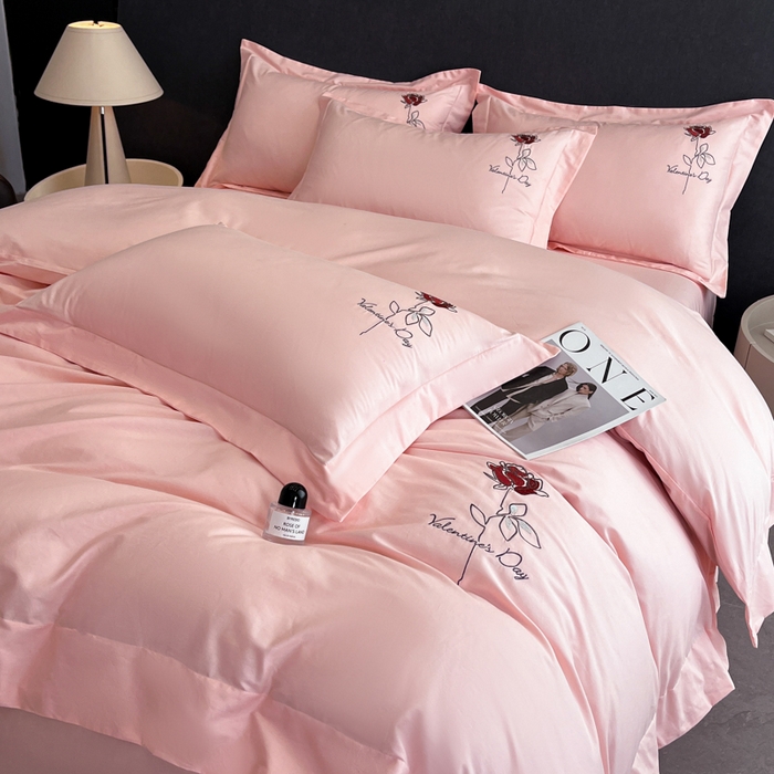 91家纺网 家纺一手货源 找家纺 新方向 2025新款全棉长绒棉刺绣四件套-梅琳娜 梅琳娜-桃粉