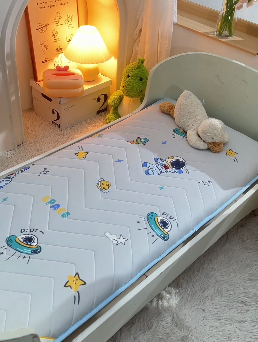 91家纺网 家纺一手货源 找家纺 嗨生活2025新款加厚A类针织面料乳胶床垫幼儿园儿童床垫 宇航火箭