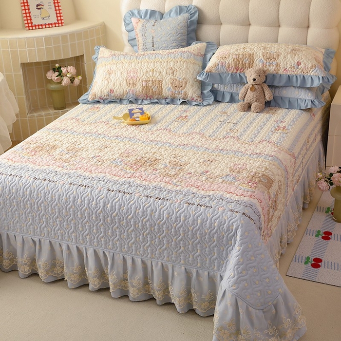 91家纺网 家纺一手货源 找家纺 美达家纺2025新款全棉蕾丝边单床盖 熊仔派对