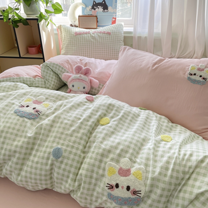 91家纺网 家纺一手货源 找家纺 雨帆家纺 2025新款水洗棉毛巾绣四件套 波点猫绿格