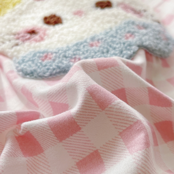 91家纺网 家纺一手货源 找家纺 雨帆家纺 2025新款水洗棉毛巾绣四件套 波点猫粉格