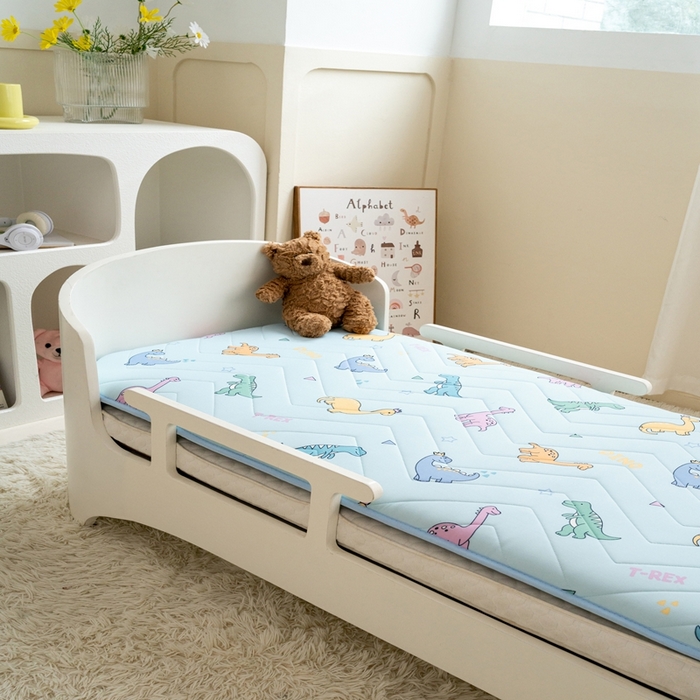 91家纺网 家纺一手货源 找家纺 嗨生活2025新款加厚A类针织面料乳胶床垫幼儿园儿童床垫 皇冠恐龙