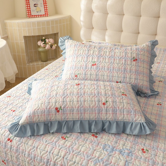 91家纺网 家纺一手货源 找家纺 美达家纺2025新款全棉蕾丝边单床盖 樱桃乐园