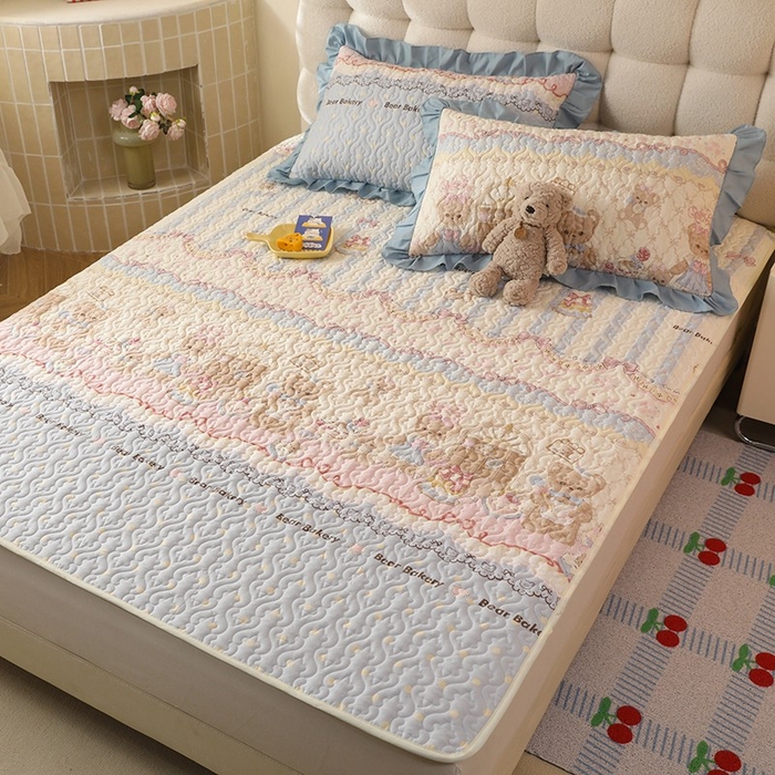 91家纺网 家纺一手货源 找家纺 美达家纺2025新款全棉夹棉床垫 熊仔派对