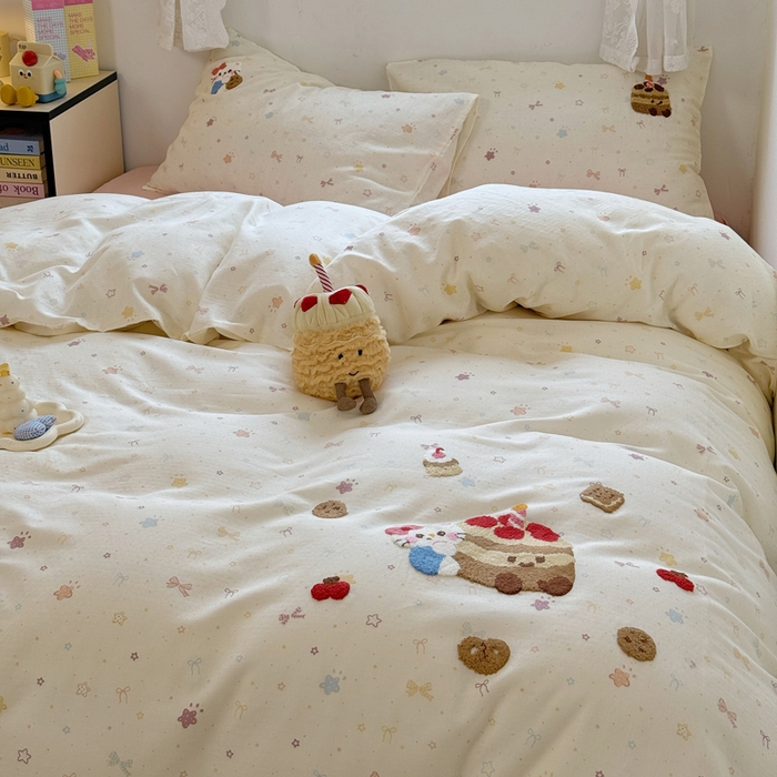 91家纺网 家纺一手货源 找家纺 澳萝拉2025春夏新款全棉纯棉双层纱毛巾绣四件套 猫咪蛋糕