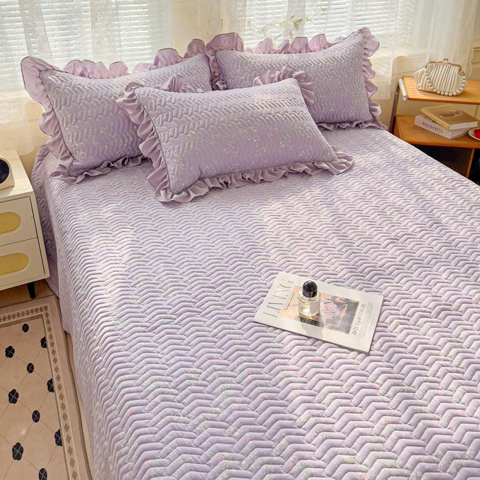 91家纺网 家纺一手货源 找家纺 2025云感提花双层纱加厚夹棉绗缝床盖 恋如青柠香