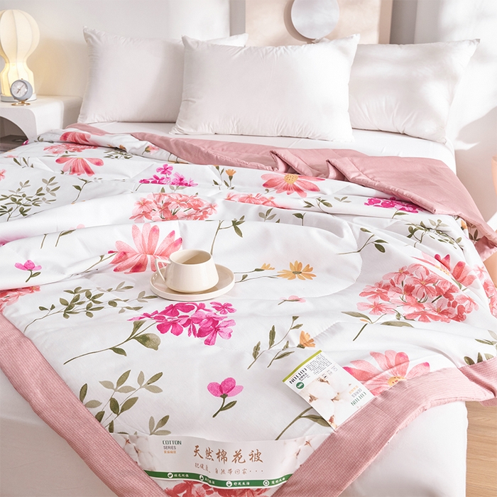 91家纺网 家纺一手货源 找家纺 羽梦家纺2025新款新疆棉花全棉夏凉被 山茶花开粉