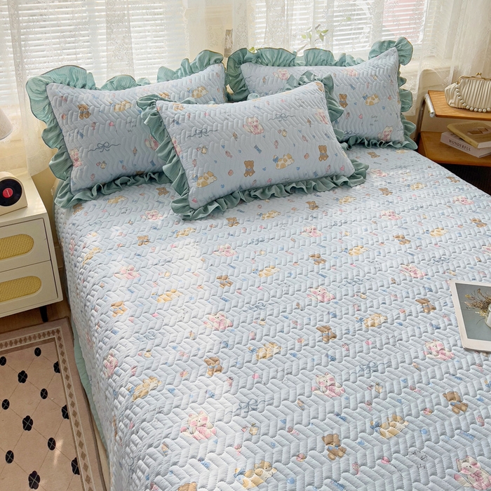 91家纺网 家纺一手货源 找家纺 2025云感提花双层纱加厚夹棉绗缝床盖 小猫时光蓝