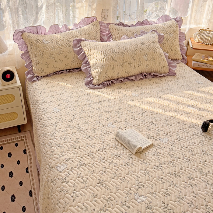 91家纺网 家纺一手货源 找家纺 2025云感提花双层纱加厚夹棉绗缝床盖 森田野园