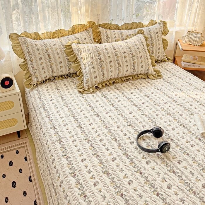 91家纺网 家纺一手货源 找家纺 2025云感提花双层纱加厚夹棉绗缝床盖 玫瑰哒