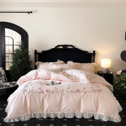 91家纺网 家纺一手货源 找家纺 馨蕊家居  2025年春夏新品100S高奢简约长绒棉系列—棉春溪 春溪-初夏粉