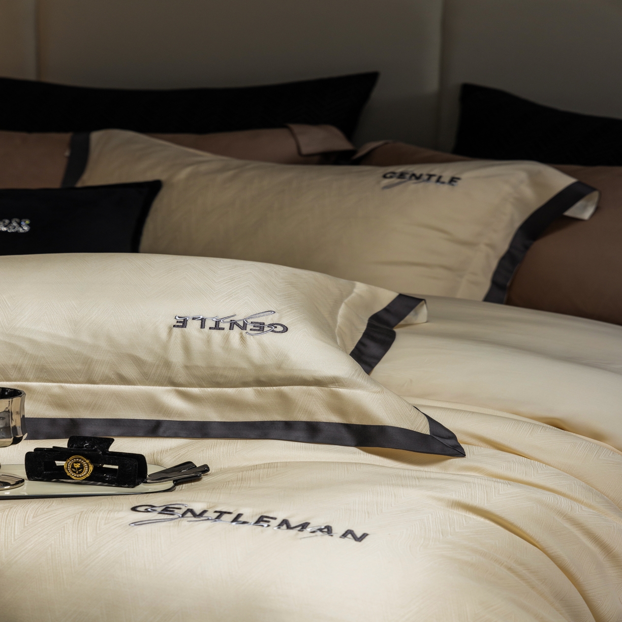 91家纺网 家纺一手货源 找家纺 时亿家居 2025新款80天丝提花床盖款四件套-晓雅系列 晓雅 白