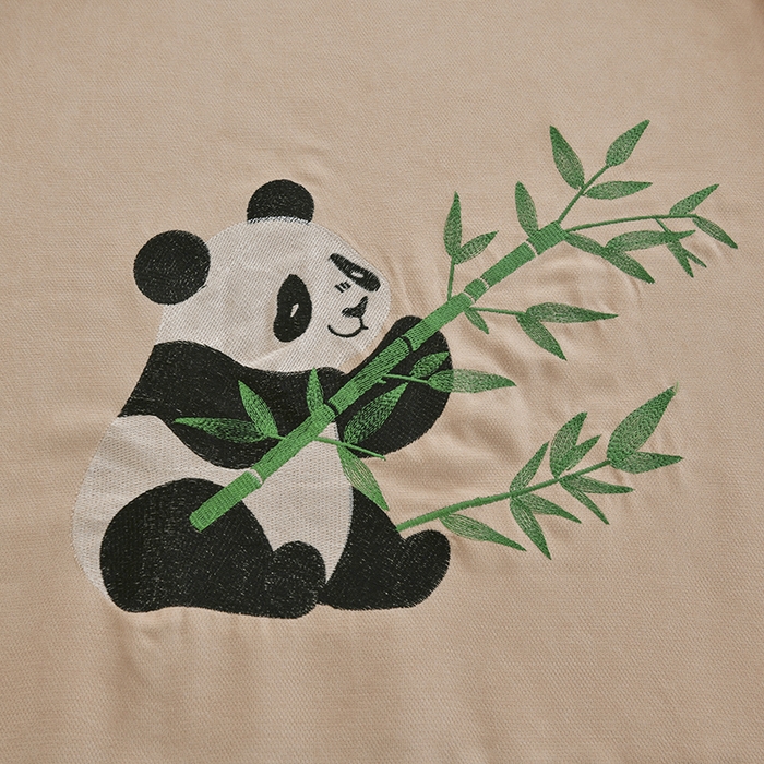 91家纺网 家纺一手货源 找家纺 不打烊家纺 2025新款贡缎绣花熊猫系列美容床罩 卡其色拼灰色