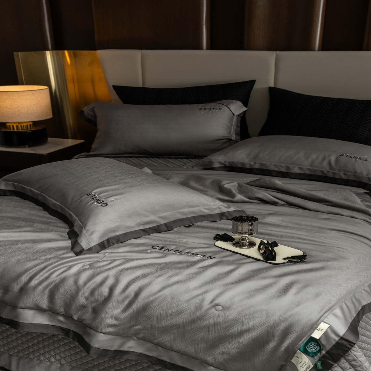 91家纺网 家纺一手货源 找家纺 时亿家居  2025新款80天丝提花床盖款夏被四件套 -晓雅系列 晓雅灰