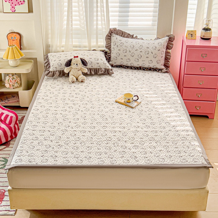 91家纺网 家纺一手货源 找家纺 纽缦家纺2025新款云感提花双层纱夹棉床垫 猫咪恋人