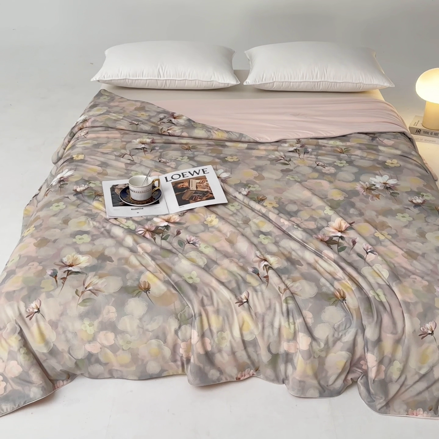 91家纺网 家纺一手货源 找家纺 睡棉坊2025新款数码印花高克重凉感丝夏凉被呱呱被10%大豆纤维填充带质检报告 静若繁花