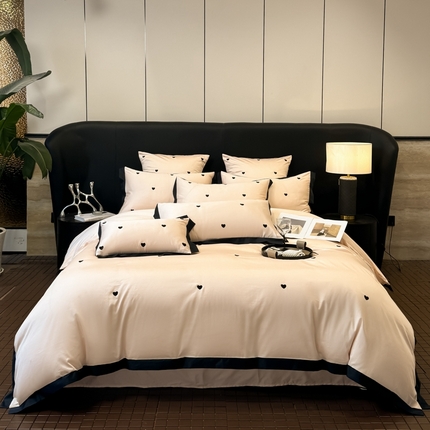 91家纺网 家纺一手货源 找家纺 （总）博纳家纺 2025新款亲肤棉绣花爱心刺绣宽边四件套—甜蜜爱心