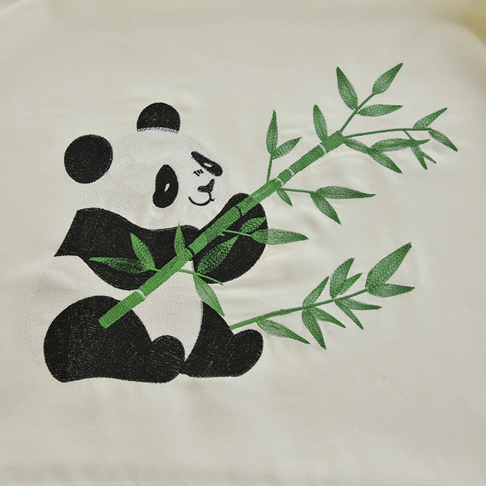 91家纺网 家纺一手货源 找家纺 不打烊家纺 2025新款贡缎绣花熊猫系列美容床罩 米白色拼绿色