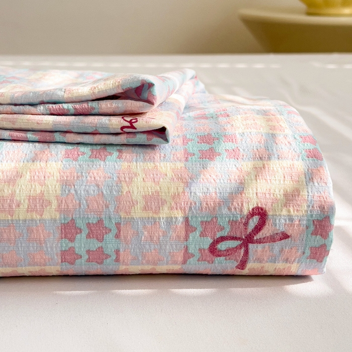 91家纺网 家纺一手货源 找家纺 纽缦家纺 2025新款云感提花双层纱床单 有草莓的地方