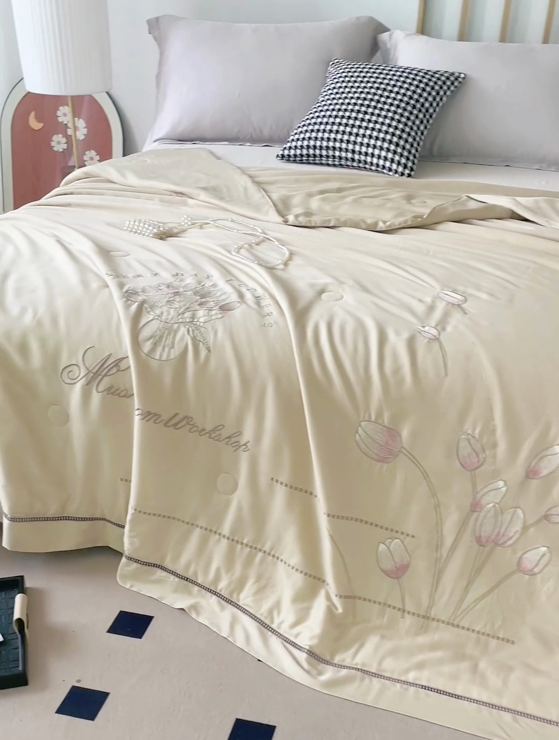 91家纺网 家纺一手货源 找家纺 优姿家纺 2025新款60S天丝绣花镂空夏被2 黄色