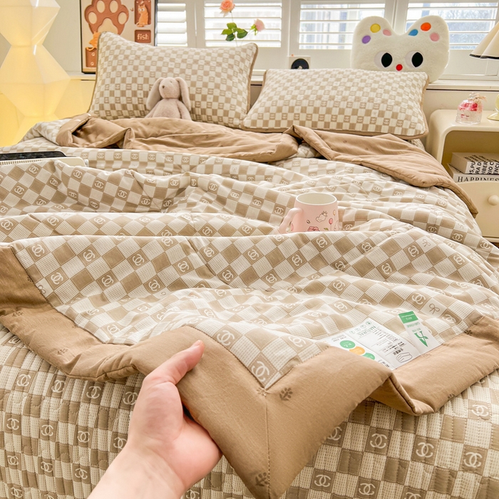 91家纺网 家纺一手货源 找家纺 雅萱家纺  2025新款全棉夏被套件 时尚都市
