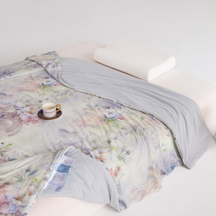 91家纺网 家纺一手货源 找家纺 睡棉坊2025新款数码印花高克重凉感丝夏凉被呱呱被10%大豆纤维填充带质检报告 国色东方