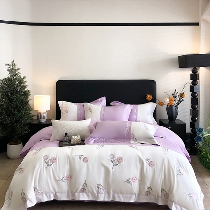 91家纺网 家纺一手货源 找家纺 博纳家纺 2025新款亲肤棉绣花四件套--泡芙小姐 香芋紫