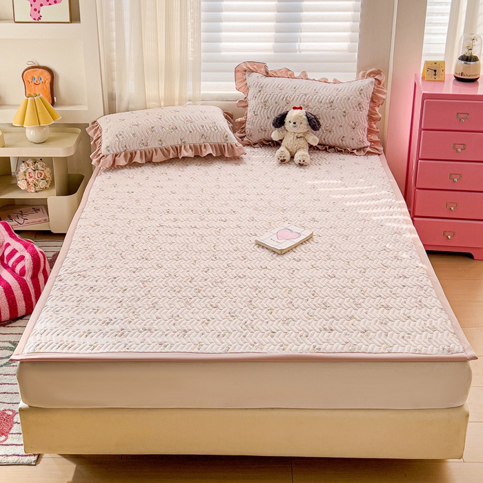 91家纺网 家纺一手货源 找家纺 纽缦家纺2025新款云感提花双层纱夹棉床垫 暗恋