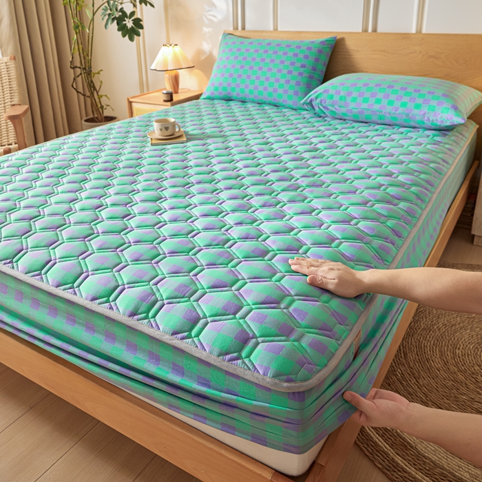 91家纺网 家纺一手货源 找家纺 雪云美2025新款A类全棉色织水洗棉夹棉床笠大豆床罩床垫保护套可定制 绿紫格