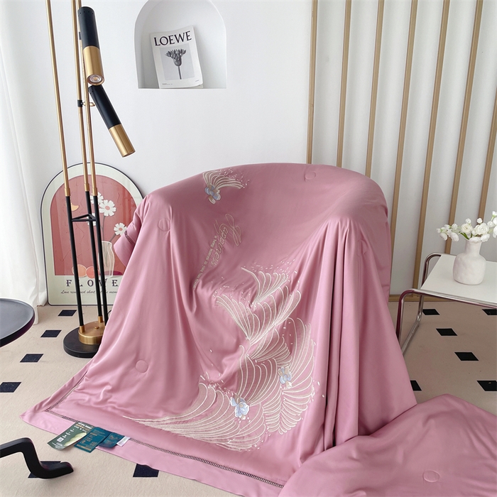 91家纺网 家纺一手货源 找家纺 优姿家纺 2025新款60S天丝绣花镂空夏被 粉色1