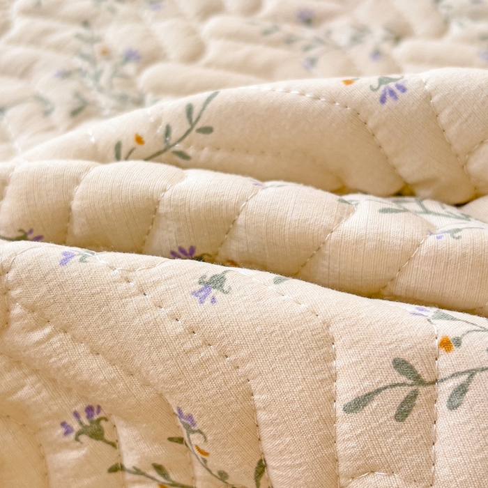 91家纺网 家纺一手货源 找家纺 2025云感提花双层纱加厚夹棉绗缝床盖 森田野园