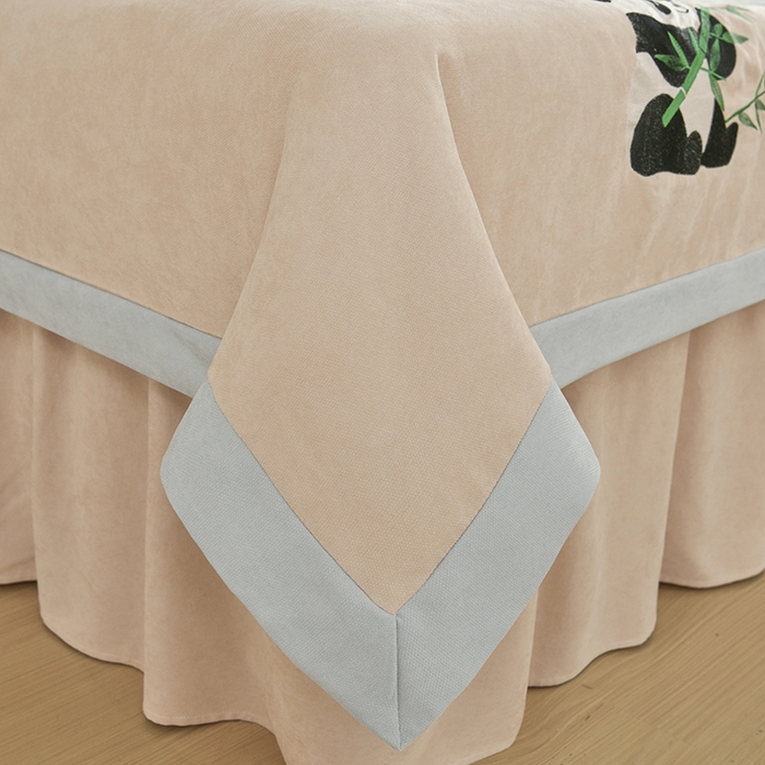 91家纺网 家纺一手货源 找家纺 不打烊家纺 2025新款贡缎绣花熊猫系列美容床罩 卡其色