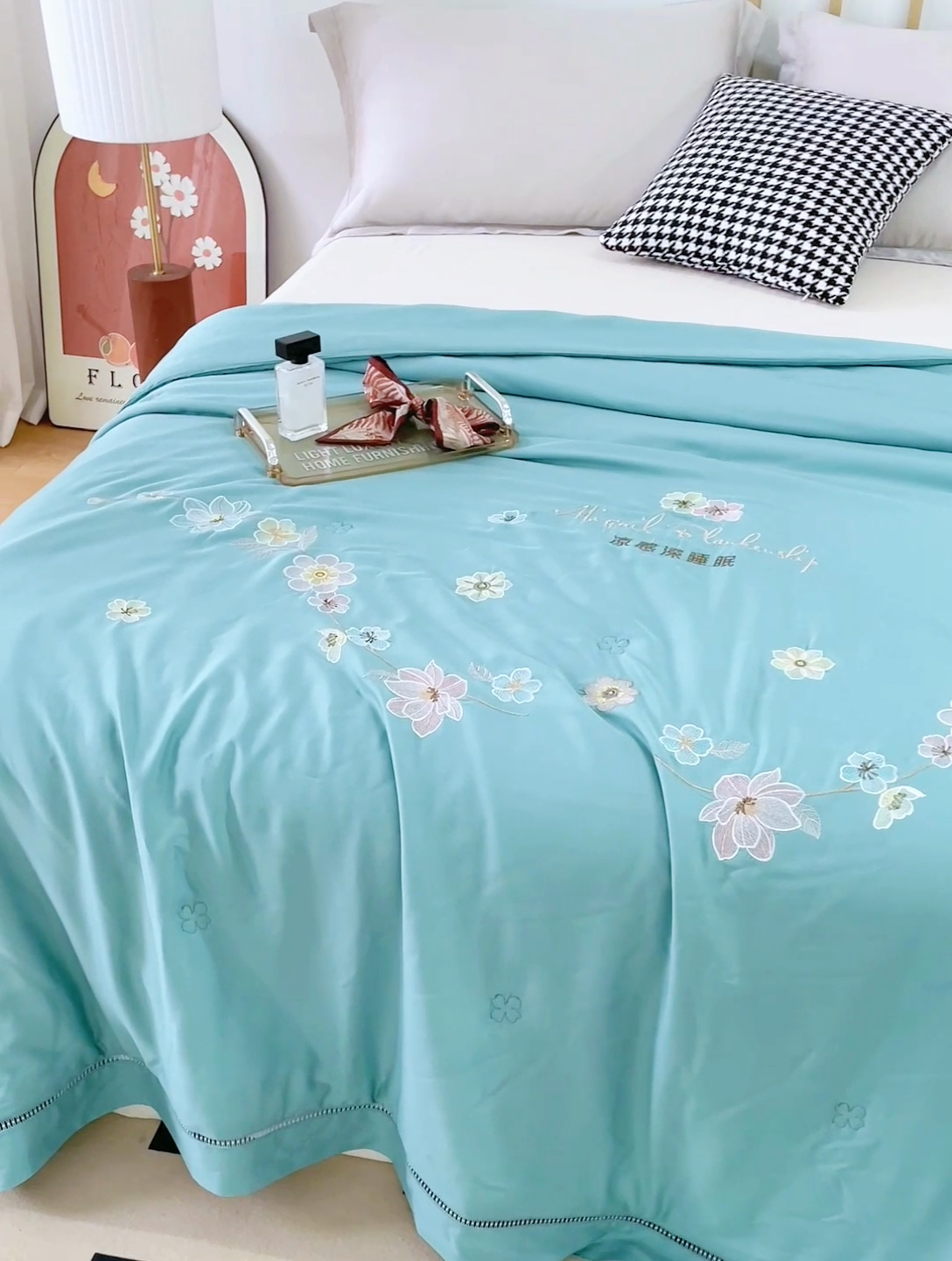 91家纺网 家纺一手货源 找家纺 优姿家纺 2025新款60S天丝绣花镂空夏被3 蓝色