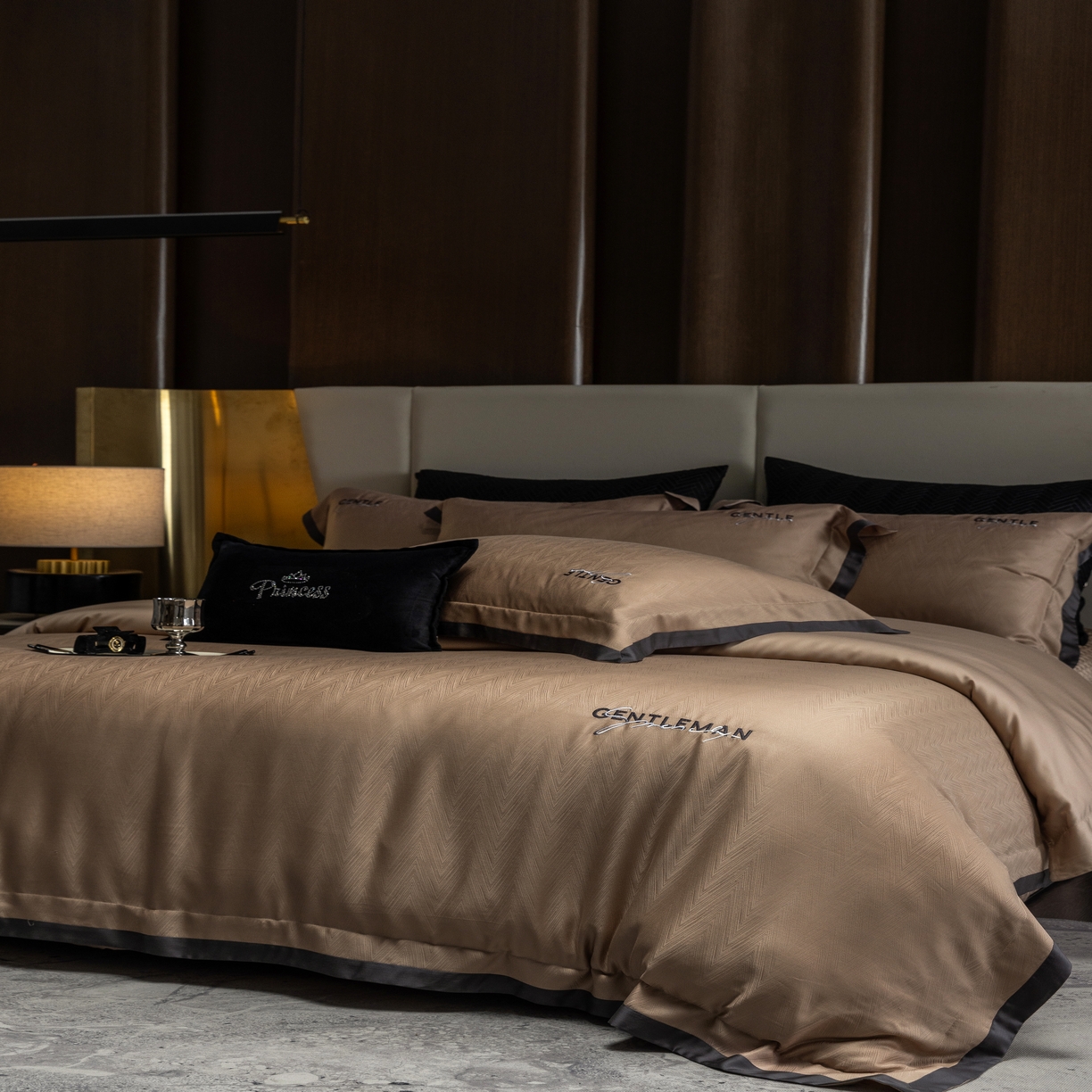 91家纺网 家纺一手货源 找家纺 时亿家居 2025新款80天丝提花床盖款四件套-晓雅系列 晓雅 咖