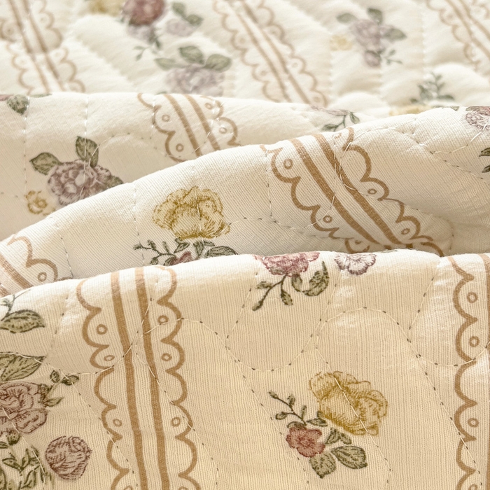 91家纺网 家纺一手货源 找家纺 2025云感提花双层纱加厚夹棉绗缝床盖 玫瑰哒