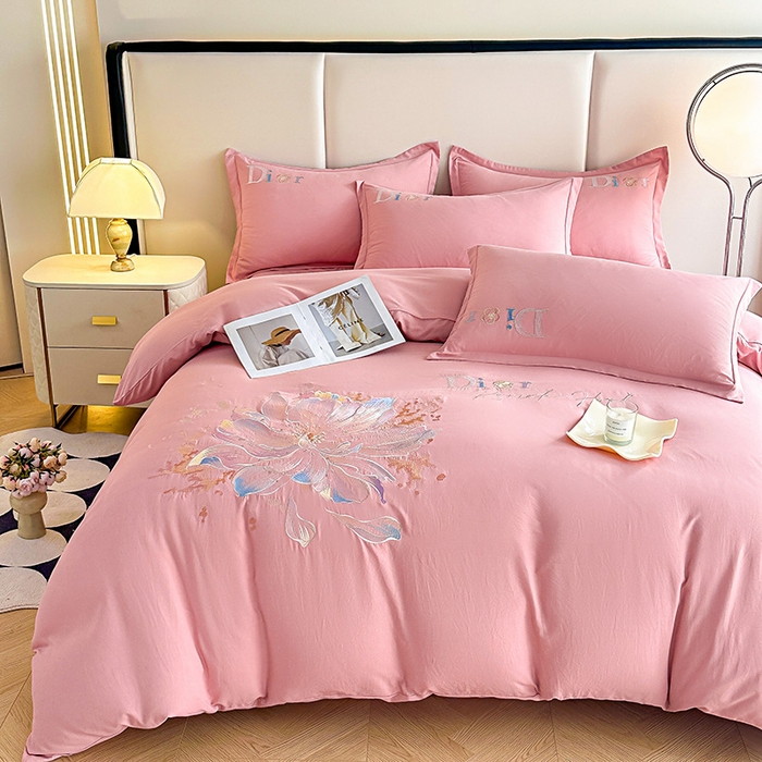 91家纺网 家纺一手货源 找家纺 大麦乐田 2025新款磨毛刺绣四件套 蒂素-豆沙粉