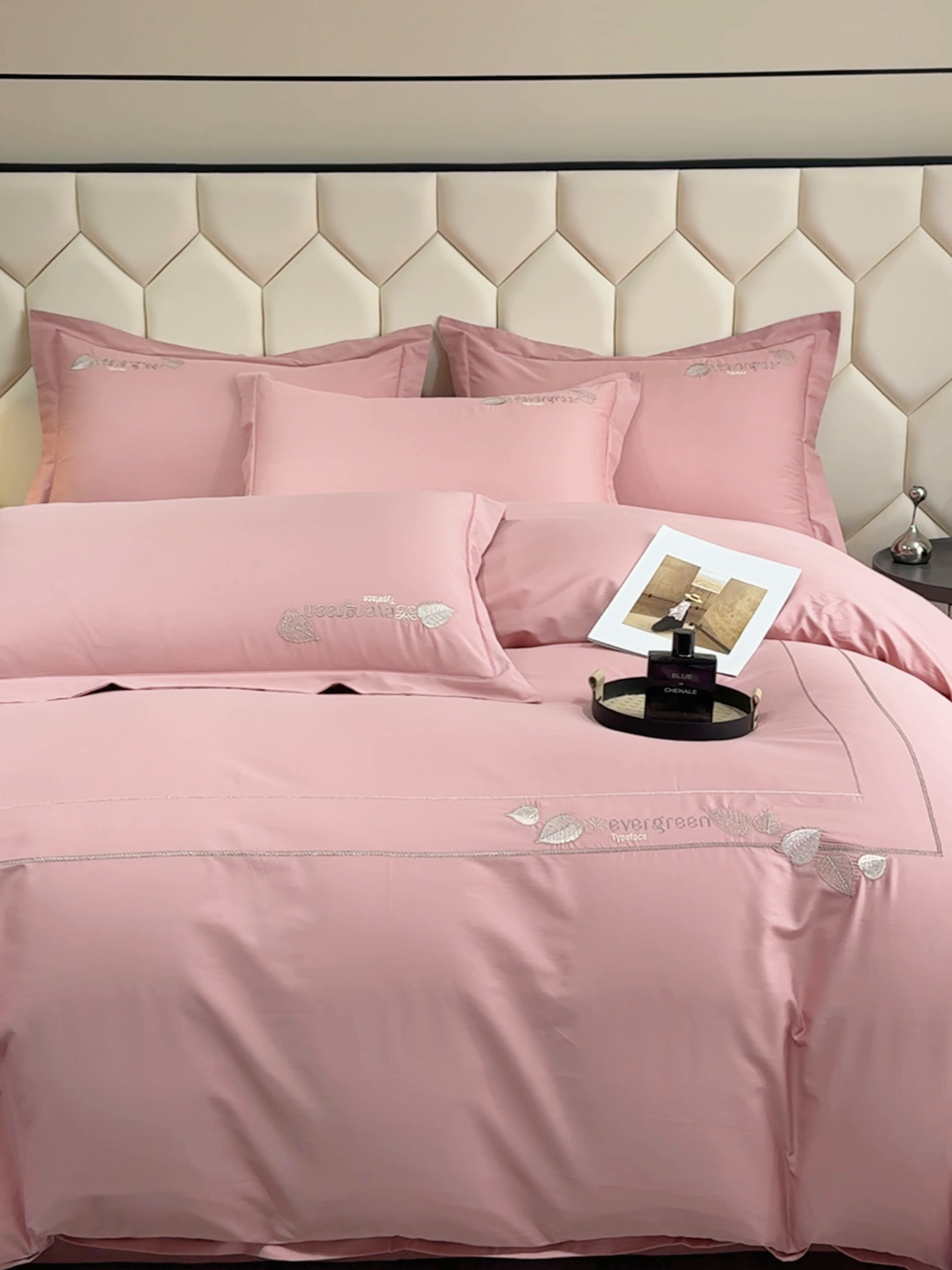 91家纺网 家纺一手货源 找家纺 U品汇  2025新款纯棉全棉长绒棉刺绣绣花高端礼盒四件套-叶夕 花晨叶夕-豆沙