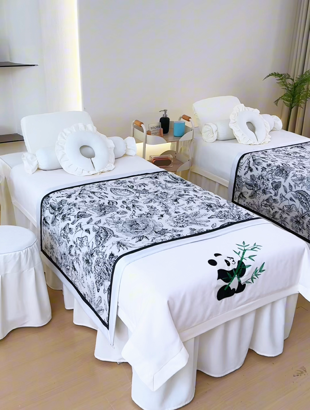 91家纺网 家纺一手货源 找家纺 （总）不打烊家纺 2025新款贡缎绣花熊猫系列美容床罩