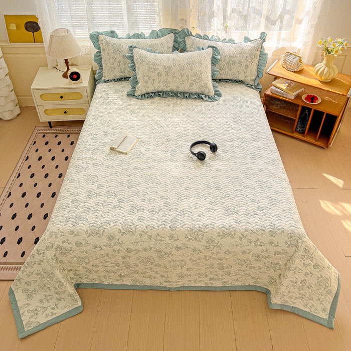 91家纺网 家纺一手货源 找家纺 2025云感提花双层纱加厚夹棉绗缝床盖 海像森林