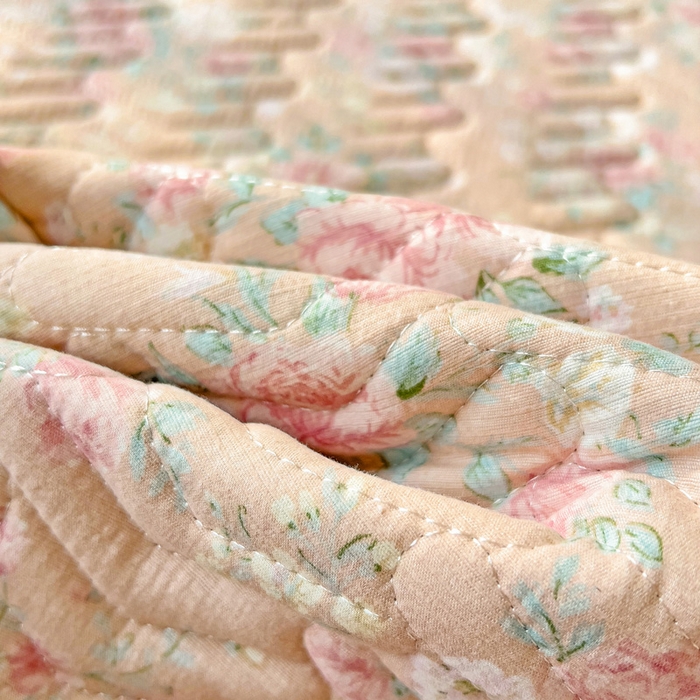 91家纺网 家纺一手货源 找家纺 2025云感提花双层纱加厚夹棉绗缝床盖 爱如星辰