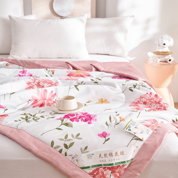91家纺网 家纺一手货源 找家纺 羽梦家纺2025新款新疆棉花全棉夏凉被 山茶花开粉