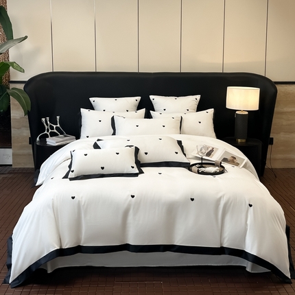 91家纺网 家纺一手货源 找家纺 博纳家纺 2025新款亲肤棉绣花爱心刺绣宽边四件套—甜蜜爱心 象牙白