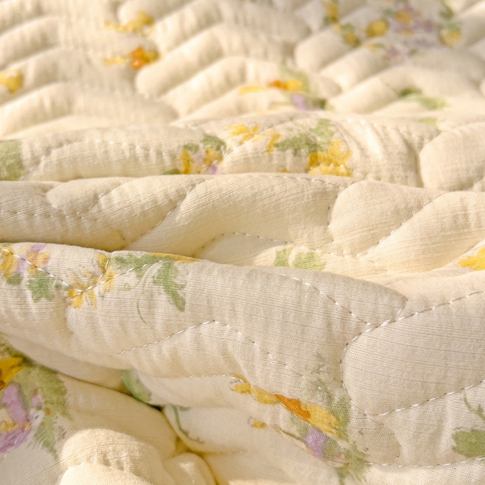 91家纺网 家纺一手货源 找家纺 2025云感提花双层纱加厚夹棉绗缝床盖 兔子的欢喜