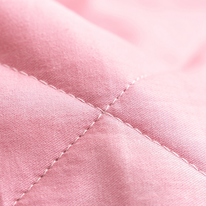 91家纺网 家纺一手货源 找家纺 暖阳 【同款地板价】2025年新款全棉印花棉花夏被四件套被子被芯 草莓熊宝