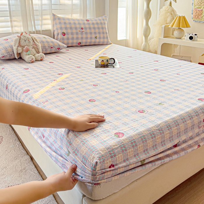 91家纺网 家纺一手货源 找家纺 纽缦家纺 2025新款云感提花双层纱床笠 有草莓的地方