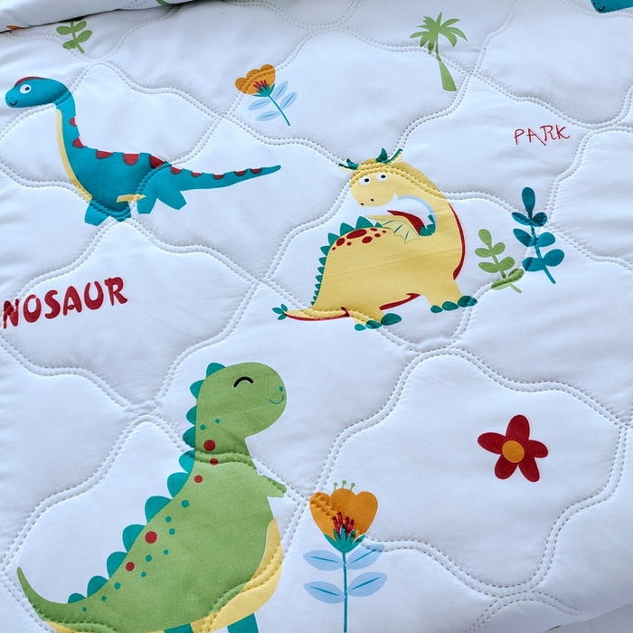 91家纺网 家纺一手货源 找家纺 伊凡 2025新款亲肤磨毛夏凉被印花夏被空调被礼品夏被跑量跨境外贸夏凉被 恐龙乐园