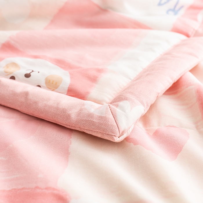 91家纺网 家纺一手货源 找家纺 暖阳 【同款地板价】2025年新款全棉印花棉花夏被四件套被子被芯 奶油兔红