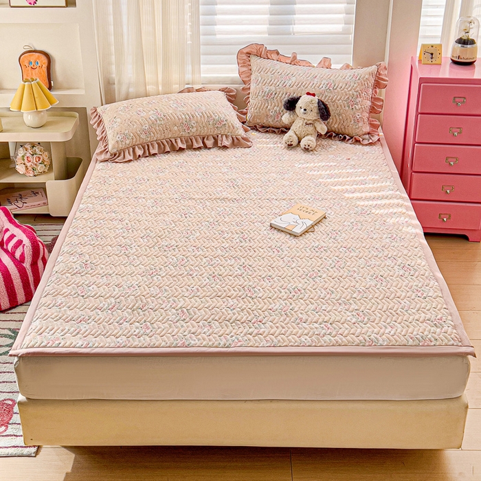 91家纺网 家纺一手货源 找家纺 纽缦家纺2025新款云感提花双层纱夹棉床垫 爱如星辰